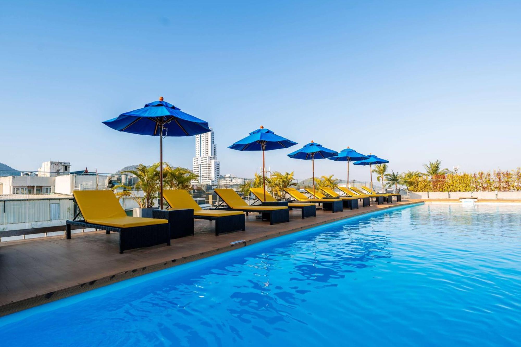 Days Inn By Wyndham Patong Beach Εξωτερικό φωτογραφία