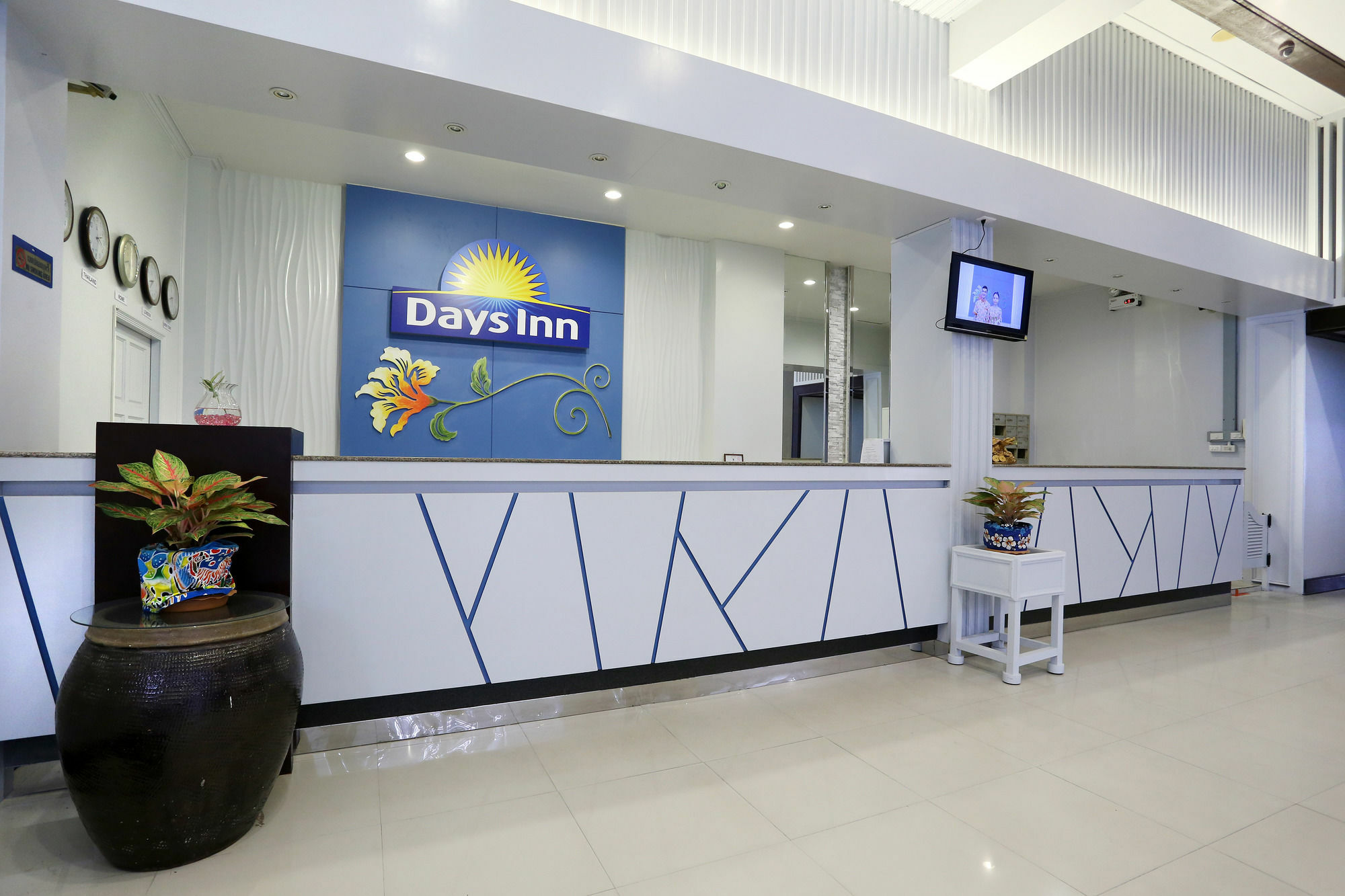 Days Inn By Wyndham Patong Beach Εξωτερικό φωτογραφία