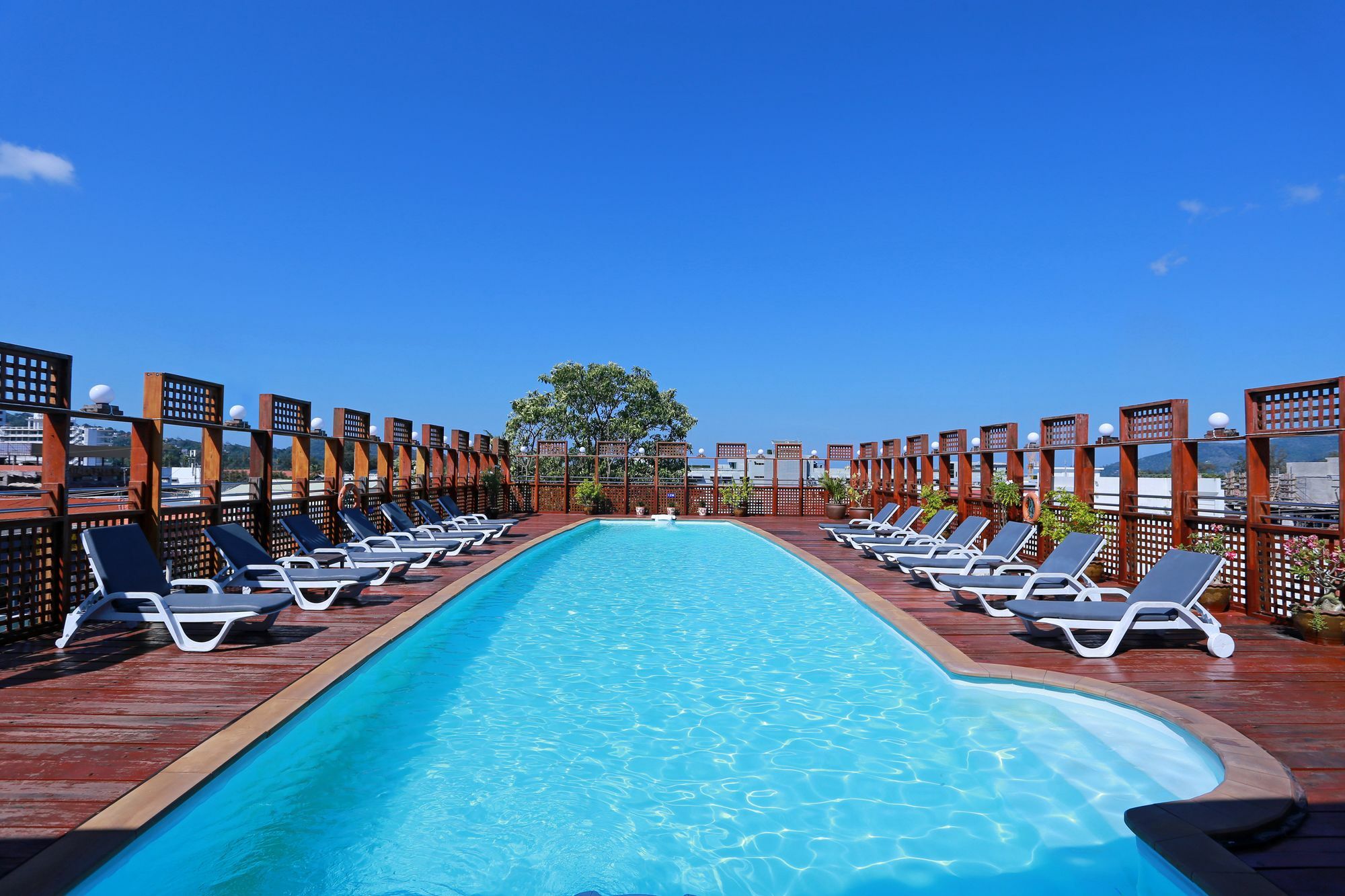 Days Inn By Wyndham Patong Beach Εξωτερικό φωτογραφία